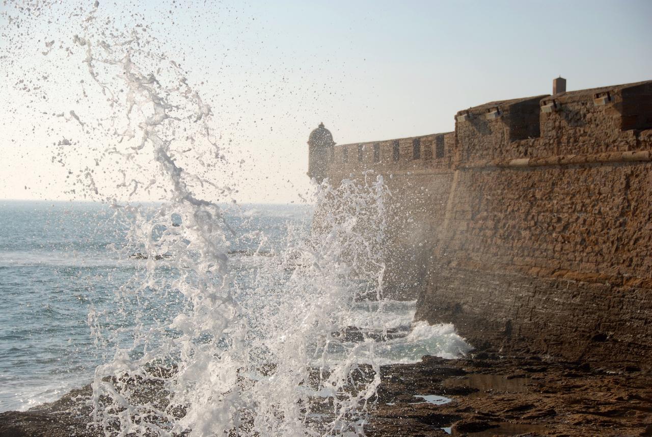 Apartamentos La Caleta De Cádiz Kültér fotó